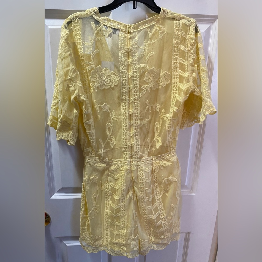 Socialite Plunging Lace Romper in Yellow Pastel - Picture 6 of 8
